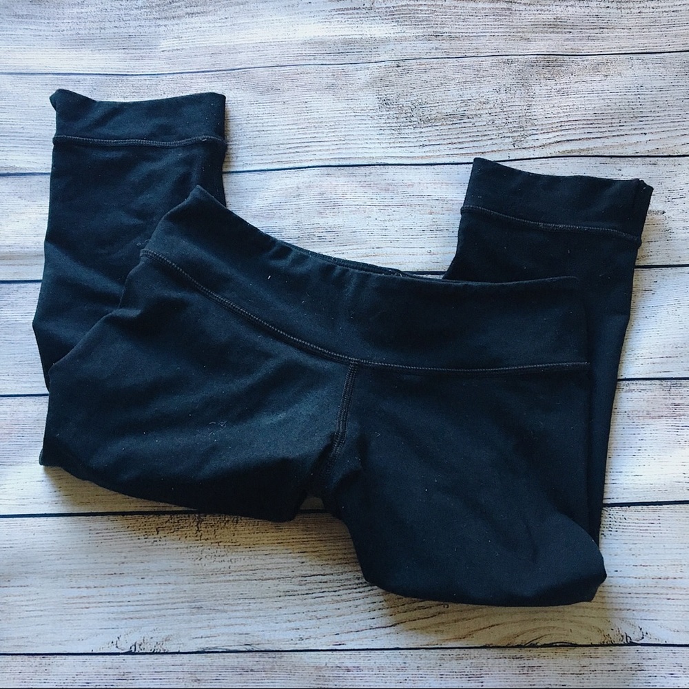 YOGASMOGA Cropped Black Leggings Size 4